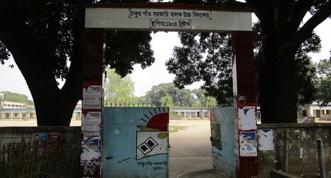 বালক বিদ্যালয়ে লটারিতে বালিকার নাম
