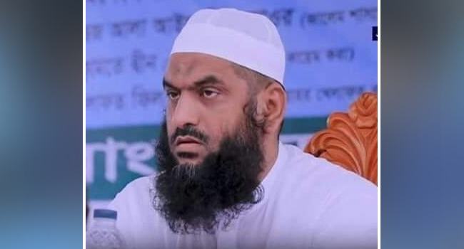 আইনশৃঙ্খলা বাহিনীর বাধায় পণ্ড মামুনুল হকের মাহফিল