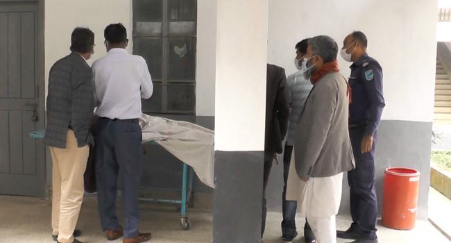 হাসপাতালে নারীর লাশ রেখে পালালো স্বজনেরা!