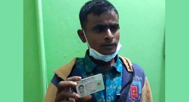 বাবাকে ভোট দিতে গিয়ে মানিক দেখেন তিনি ‘মৃত’
