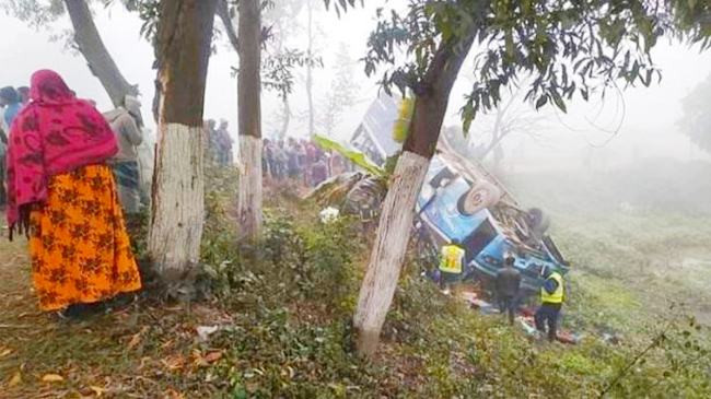 মানিকগঞ্জে ২ বাসের মুখোমুখি সংঘর্ষ