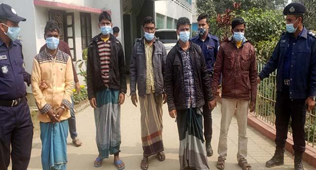 নোয়াখালীতে পল্লী চিকিৎসককে বিবস্ত্র করে নির্যাতন, আটক ৫