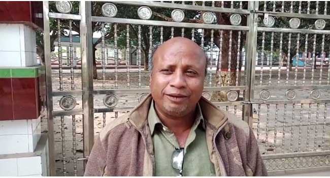 কান ধরে পানিতে ডুব দিয়ে নির্বাচন না করার প্রতিজ্ঞা কাউন্সিলর প্রার্থীর