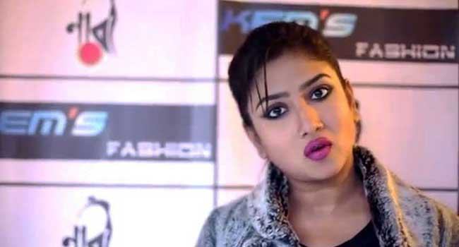 গরুর গোশত নিয়ে মন্তব্য : এবার বিপাকে কলকাতার আরেক অভিনেত্রী