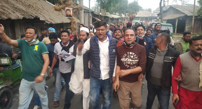 নোয়াখালীতে নিক্সন চৌধুরীর বিরুদ্ধে বিক্ষোভ মিছিল ও কুশপুতুল দাহ