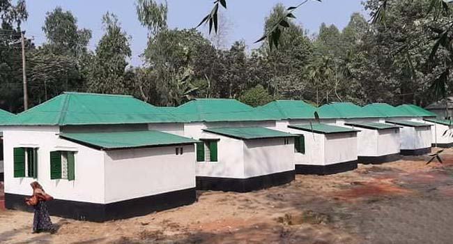ভূরুঙ্গামারীতে ঘরের চাবি পেল ২০০ ভূমি ও গৃহহীন পরিবার