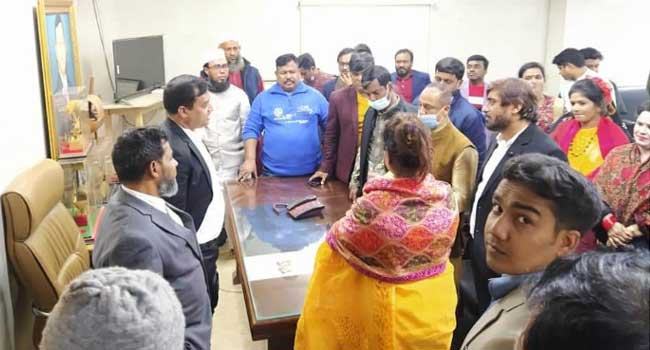 টঙ্গীতে মহিলা আওয়ামী লীগের পিঠা উৎসবে প্রতিপক্ষের হামলা
