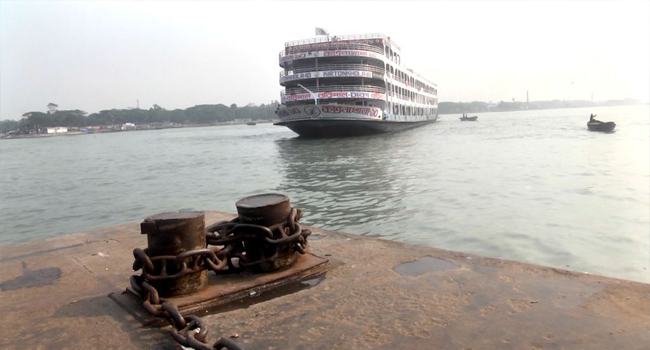 বরিশাল-ঢাকা রুটে লঞ্চশ্রমিকদের কর্মবিরতি