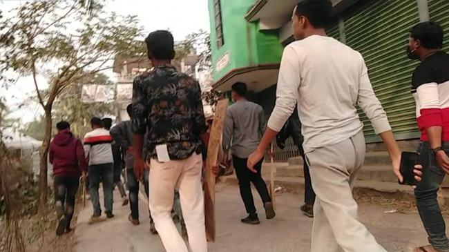 স্বতন্ত্রপ্রার্থীর ওপর ছাত্রলীগের হামলা
