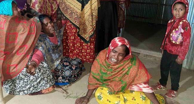 নতুন জামা না পেয়ে স্কুলছাত্রীর আত্মহত্যা