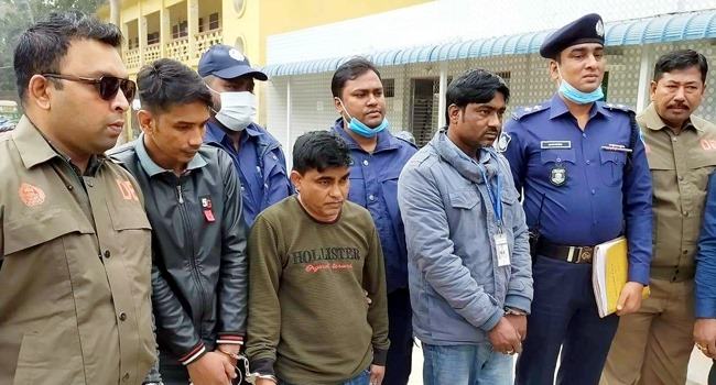 ছদ্মবেশে ডাকাতি, গ্রেফতার ৩