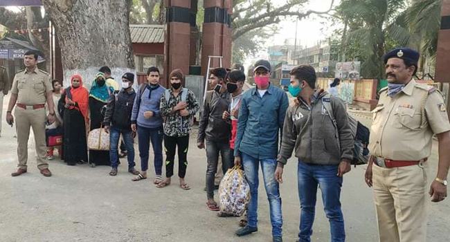 ভারতে কারাভোগ শেষে দেশে ফিরলো দুই শিশুসহ ১২ বাংলাদেশী