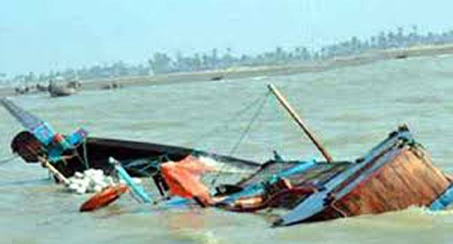 হাতিয়ায় ১৫৯ টন সরকারি চাল নিয়ে ট্রলারডুবি