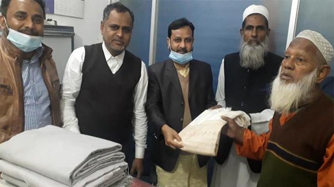 এনায়েতপুরে জামায়াতের শীতবস্ত্র বিতরণ
