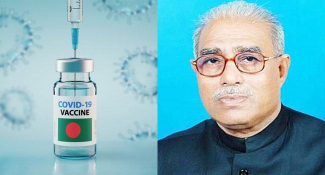 খুলনায় নিজে টিকা নিয়ে উদ্বোধন করলেন মেয়র খালেক