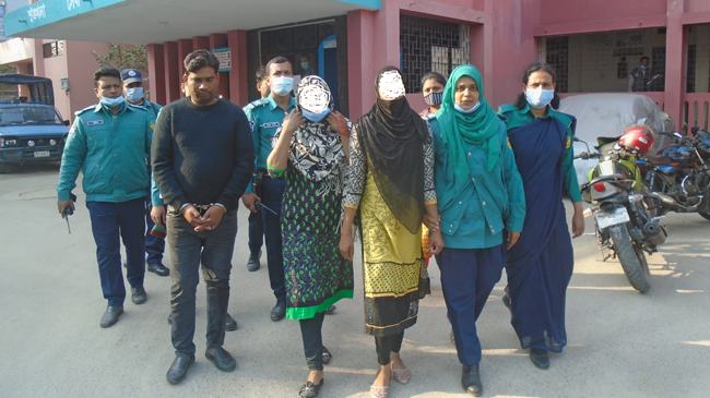 রেলকর্মকর্তার নগ্ন ছবি তুলে চাঁদা দাবি, চক্রের দুই নারীসহ গ্রেফতার ৩