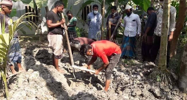 লালমোহনে ৮ মাস পর কবর থেকে লাশ উত্তোলন
