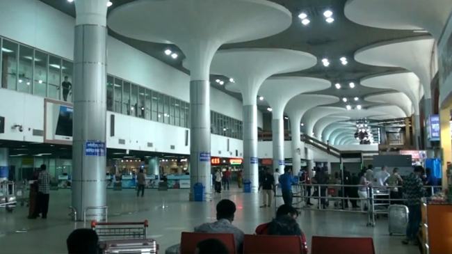 বিমানবন্দরে খাবারের গাড়ীতে পাঁচ কোটি টাকার সোনা
