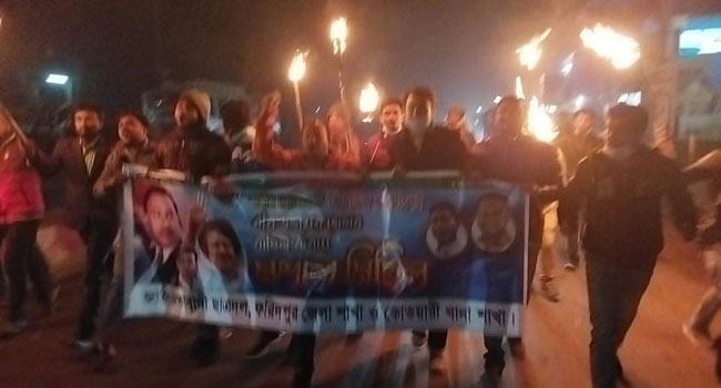 জিয়ার খেতাব বাতিলের সিদ্ধান্তের প্রতিবাদে ফরিদপুরে ছাত্রদলের মশাল মিছিল