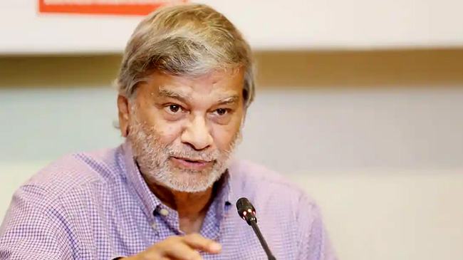 সরকারের কাজে সহমত না হলেও অনুগত হবেন