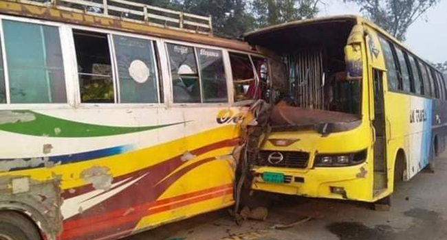 শার্শায় পরিবহন ও লোকাল বাসের সংঘর্ষে আহত ৫