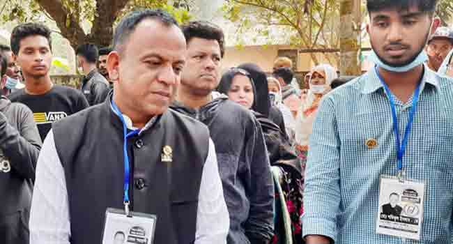 অনিয়ম ও ভোট কারচুপির অভিযোগে স্বতন্ত্র প্রার্থীর ভোট বর্জন