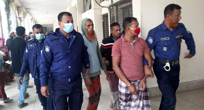 মৃত্যুদণ্ডের রায় শুনে আদালতের কাঠগড়া ভাংচুর, বিচারককে গালিগালাজ
