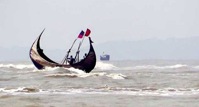 বঙ্গোপসাগরে ৭ জেলেকে মারধর, মাছসহ ট্রলার লুট
