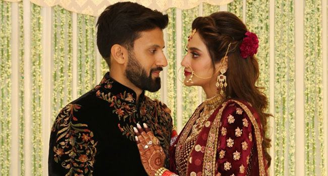 নুসরাতকে ডিভোর্সের নোটিস পাঠালেন নিখিল!