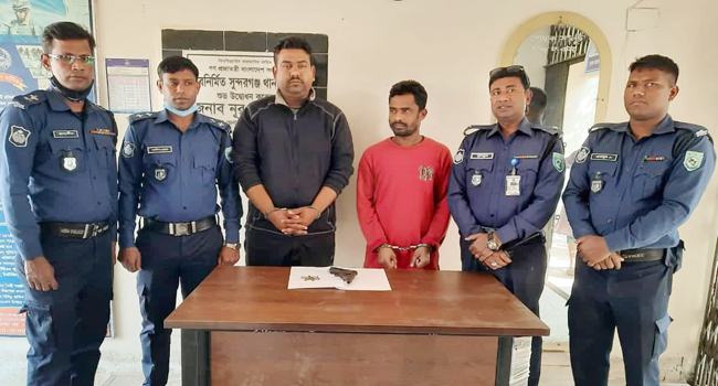 সুন্দরগঞ্জে রিভলবারসহ উপজেলা যুবসংহতির আহ্বায়ক গ্রেফতার