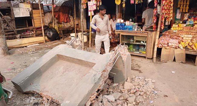 ভেঙ্গে ফেলা হলো বীর প্রতীক কর্নেল সফিক উল্লাহ সড়কের নামফলক