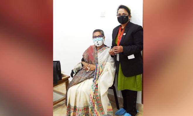করোনা টিকা নিলেন শেখ রেহানা