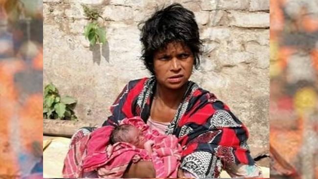 রাস্তায় সন্তান প্রসব করেছে এক পাগলি , বাবা কে ?