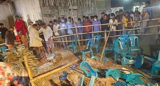 গানের আসরে গাছ উপড়ে পড়ে হতাহত ১০
