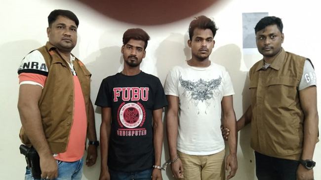 আশুলিয়ায় ডিবি পুলিশের অভিযানে আটক ২