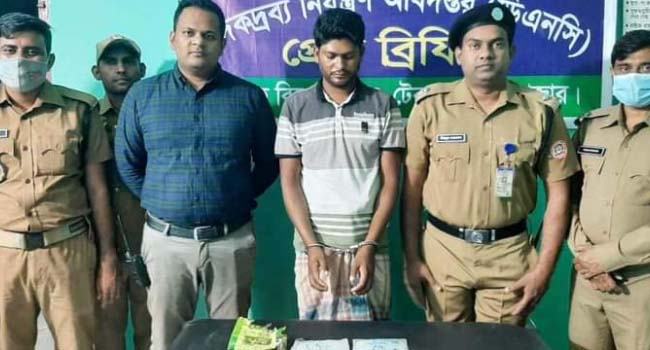 টেকনাফে ‘ক্রিস্টাল মেথ’সহ গ্রেফতার ১