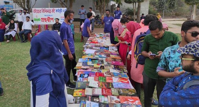 বরিশালে ‘বইয়ের বিনিময়ে বই’ কর্মসূচি