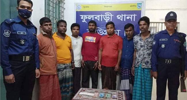 পুলিশের অভিযানে ফুলবাড়ীর ৭ জুয়াড়ি আটক