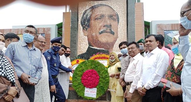 বঙ্গবন্ধুর প্রতিকৃতিতে শ্রদ্ধা নিয়ে আ’লীগ নেতাদের সাথে উপজেলা প্রশাসনের বাক-বিতণ্ডা