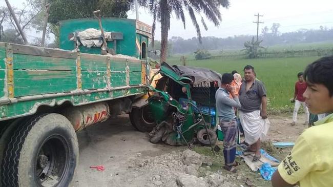 শিবপুরে ট্রাক-সিএনজি সংঘর্ষে নিহত ১, আহত ৫