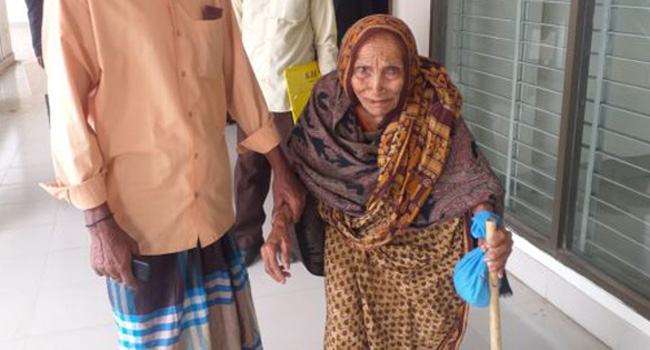 ছেলেদের শাস্তি চেয়ে আদালতে কান্নায় ভেঙে পড়লেন মা...