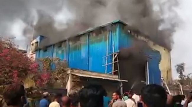 পাবনায় অপসোনিন ফার্মার ডিপোতে আগুন