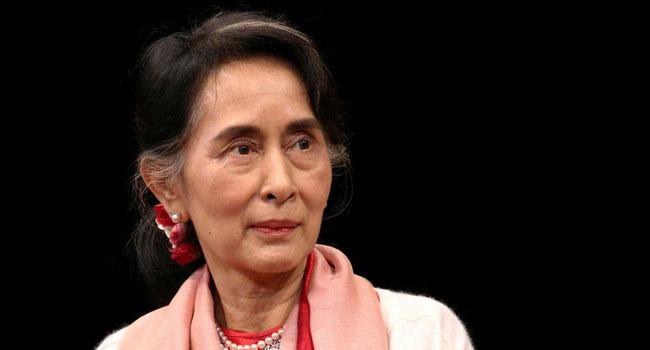 সু চির বিরুদ্ধে ৫ কোটি টাকা ও স্বর্ণ ঘুষ নেয়ার নতুন অভিযোগ