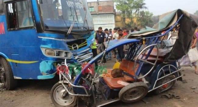 অভয়নগরে সড়ক দুর্ঘটনায় হতাহত ৭