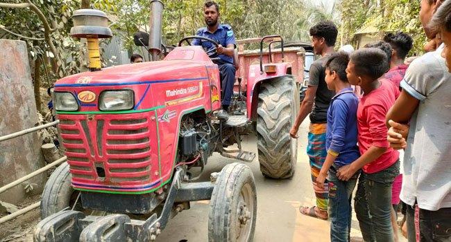 সিংগাইরে ট্রলিচাপায় মোটরসাইকেলচালক নিহত