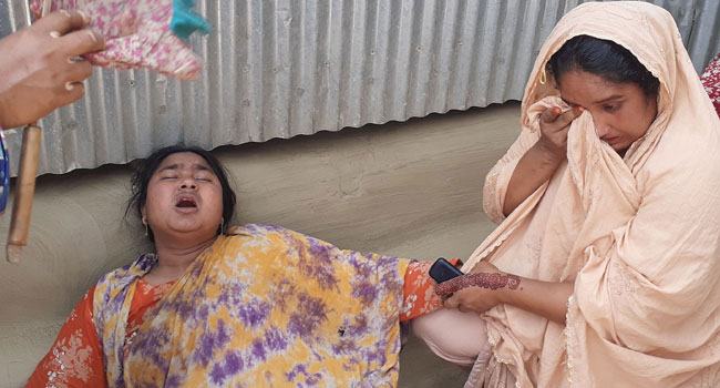 বিদ্যুৎস্পৃষ্ট চাচাতো ভাইকে বাঁচাতে গিয়ে দুজনেরই মৃত্যু