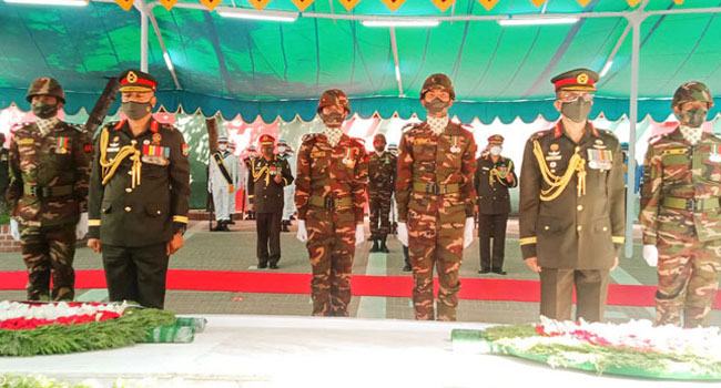 বঙ্গবন্ধুর সমাধিতে রাষ্ট্রপতি ও প্রধানমন্ত্রীর পক্ষে শ্রদ্ধা