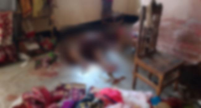 ঘর থেকে মা ও শিশুকন্যার গলা কাটা লাশ উদ্ধার