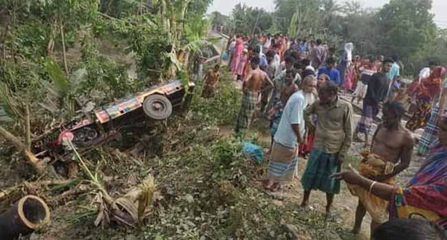 ভাঙ্গায় ট্রেনের ধাক্কায় নসিমনের ২ যাত্রী নিহত