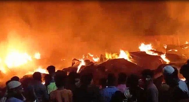 গাজীপুরে কারখানার গুদামে ভয়াবহ আগুন